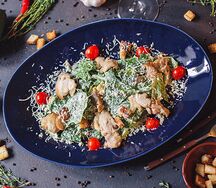 Салат Цезарь с курицей