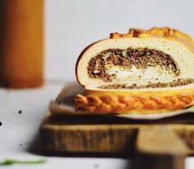Кулебяка с мясом и яйцом
