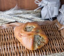 Пирожок с капустой и зеленью