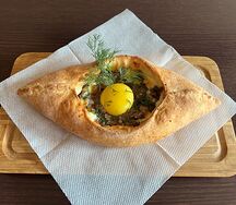 Хачапури по-аджарски с говядиной