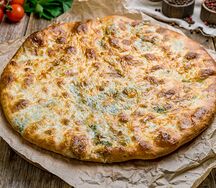 Хачапури со шпинатом и сыром