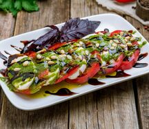 Салат Моцарелла с помидорами