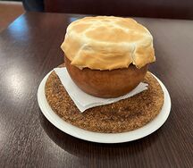 Горшочек домашних пельменей с бараниной по-грузински