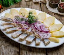 Сельдь с отварным картофелем