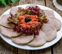 Язык отварной с хреном