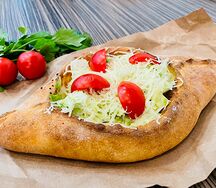 Хачапури по-аджарски Цезарь