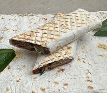 Дурум с люля-кебабом из говядины в лаваше 