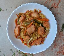 Лапша с курицей и овощами терияки