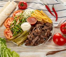 Донер мясной на тарелке
