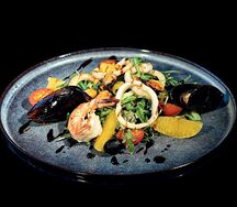 Микс-салат с морепродуктами