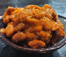 Фасоль в красном соусе с овощами