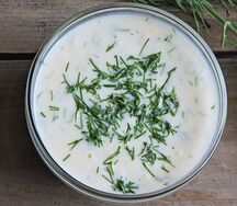 Сметана с чесноком