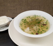 Пельмени с бульоном