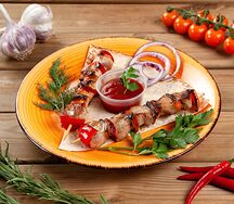 Свиная шейка на шпажках
