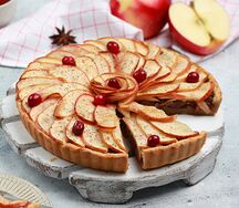 Рождественский киш-штрудель с яблоком и грецким орехом