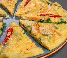 Лепешка с морепродуктами и овощами