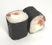 Ролл с копченым лососем и сыром