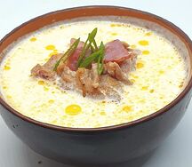 Сырный суп с беконом и курицей