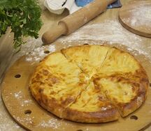 Хачапури по тбилисски с копченым сыром