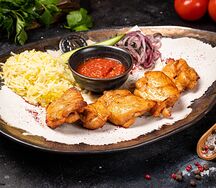 Филе фермерского куриного бедра с гарниром