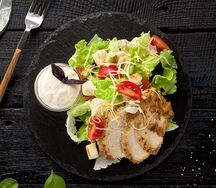 Салат Цезарь с куриной грудкой