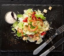 Салат Цезарь с креветками
