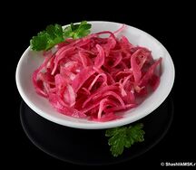 Лук маринованный