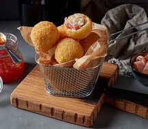 Сырные шарики с беконом