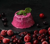 Пирожное черная смородина