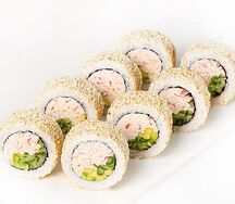 Ролл Калифорния в кунжуте