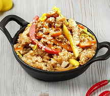 Рис с курицей и соусом кимчи