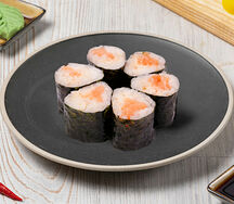 Маки с копченым лососем