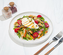 Салат с курицей и яйцом