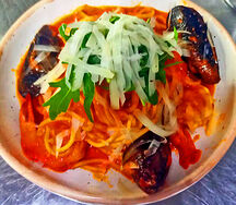 Паста с мидиями в томатном соусе