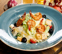 Цезарь с креветками гриль