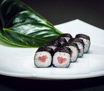 Ролл с тунцом