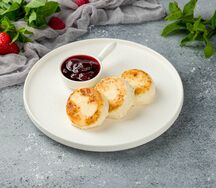 Сырники с клюквенным соусом