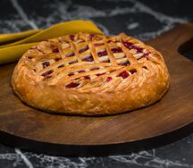 Пирог с малиной и творогом