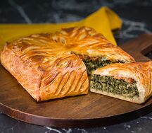 Пирог со шпинатом и помидорами