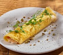 Омлет с кремом из лосося