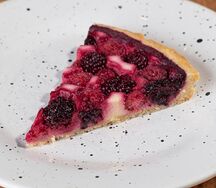 Тарт с ежевикой и малиной