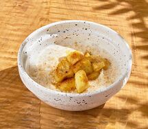 Каша на молоке с карамелизированными бананами