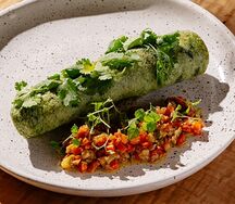 Зелёный омлет со страчателлой и рататуем