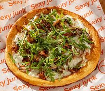 Пицца три сыра с грибами