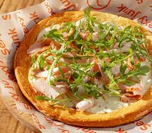 Пицца с индейкой и пармезаном