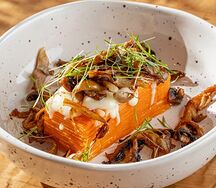 Гратен из батата с сыром и грибами