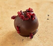 Трюфель с черносливом, кешью и какао