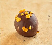 Трюфель с манго, кешью и миндалем