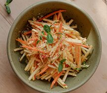 Салат Витаминный с репой, яблоком и морковью