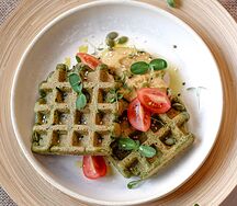 Веган-вафли из зеленой гречки с домашним хумусом и вялеными томатами Veg